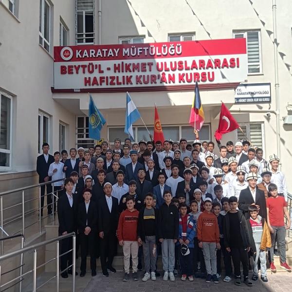 Kursumuz öğrencileri yerli ve yabancı misafir öğrenciler