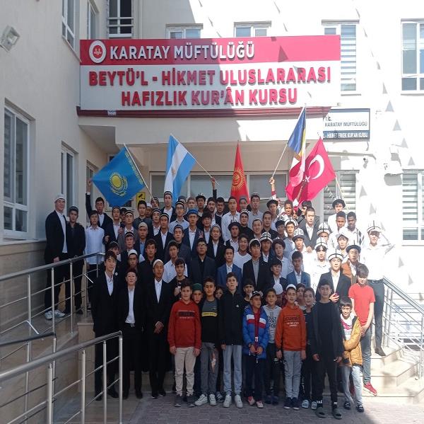 Kursumuz öğrencileri yerli ve yabancı misafir öğrenciler